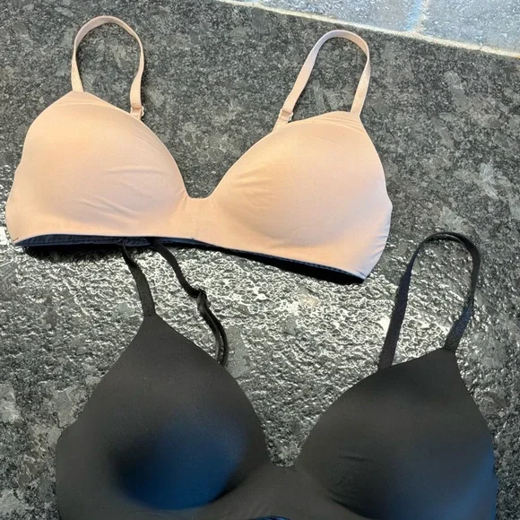 Lot of 2 Victoria’s Secret lightly lined-wireless T-Shirt bras 34 B - Picture 2 of 11